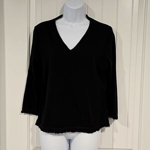 Apostrophe Stretch V neck fringe hem t shirt top shirt sz M